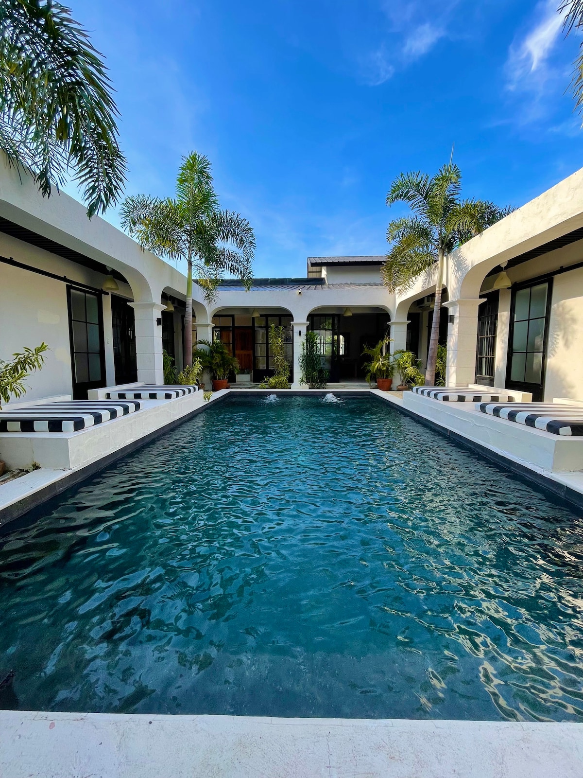 Casa Dos pool area