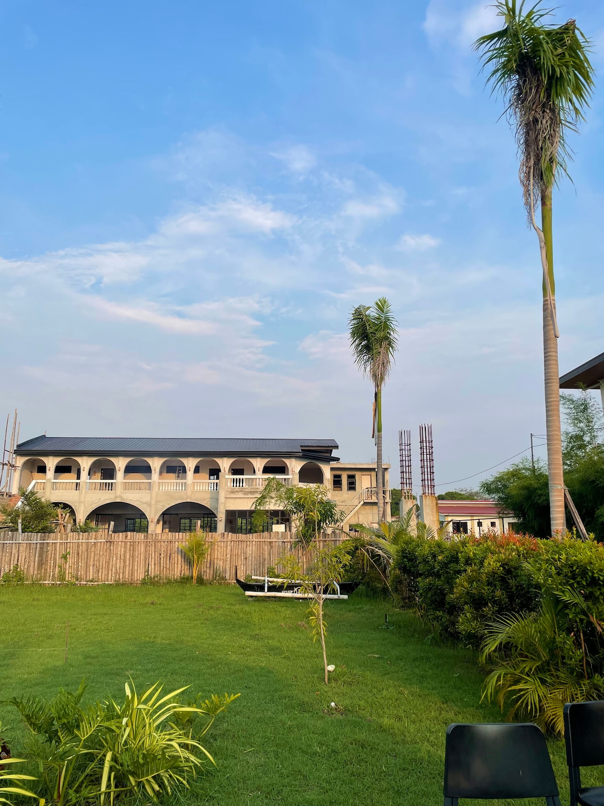 Hyssop House grounds with palm trees