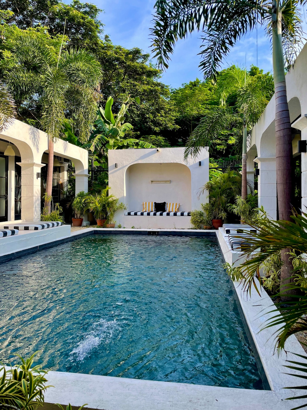 Casa Dos private pool at night