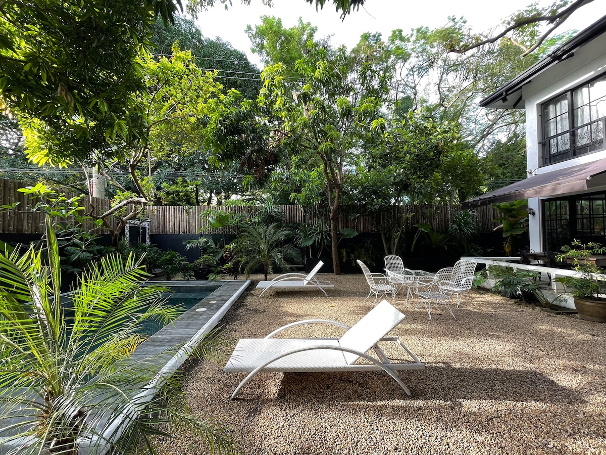 Casa Uno outdoor seating circle